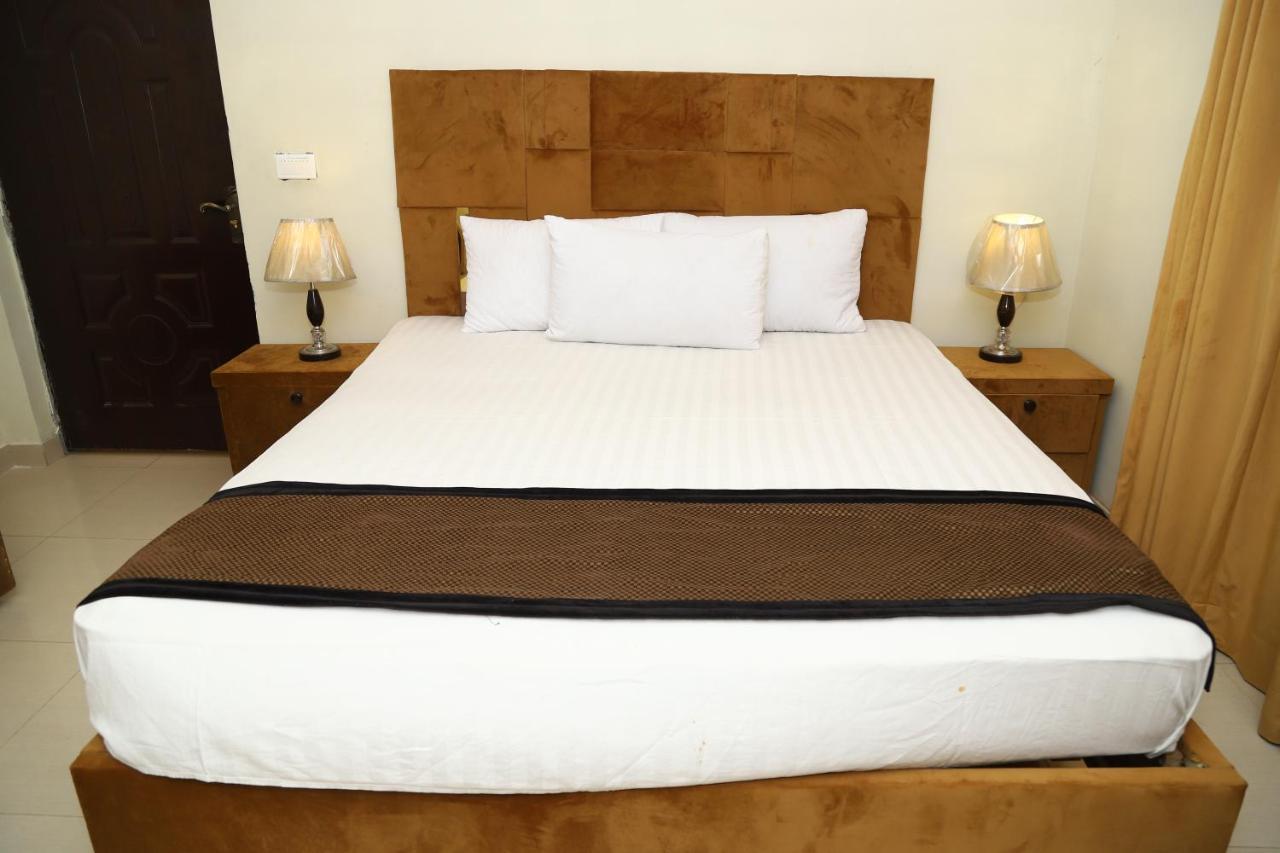 Hotel Green Fort Gulberg ลาฮอร์ ภายนอก รูปภาพ
