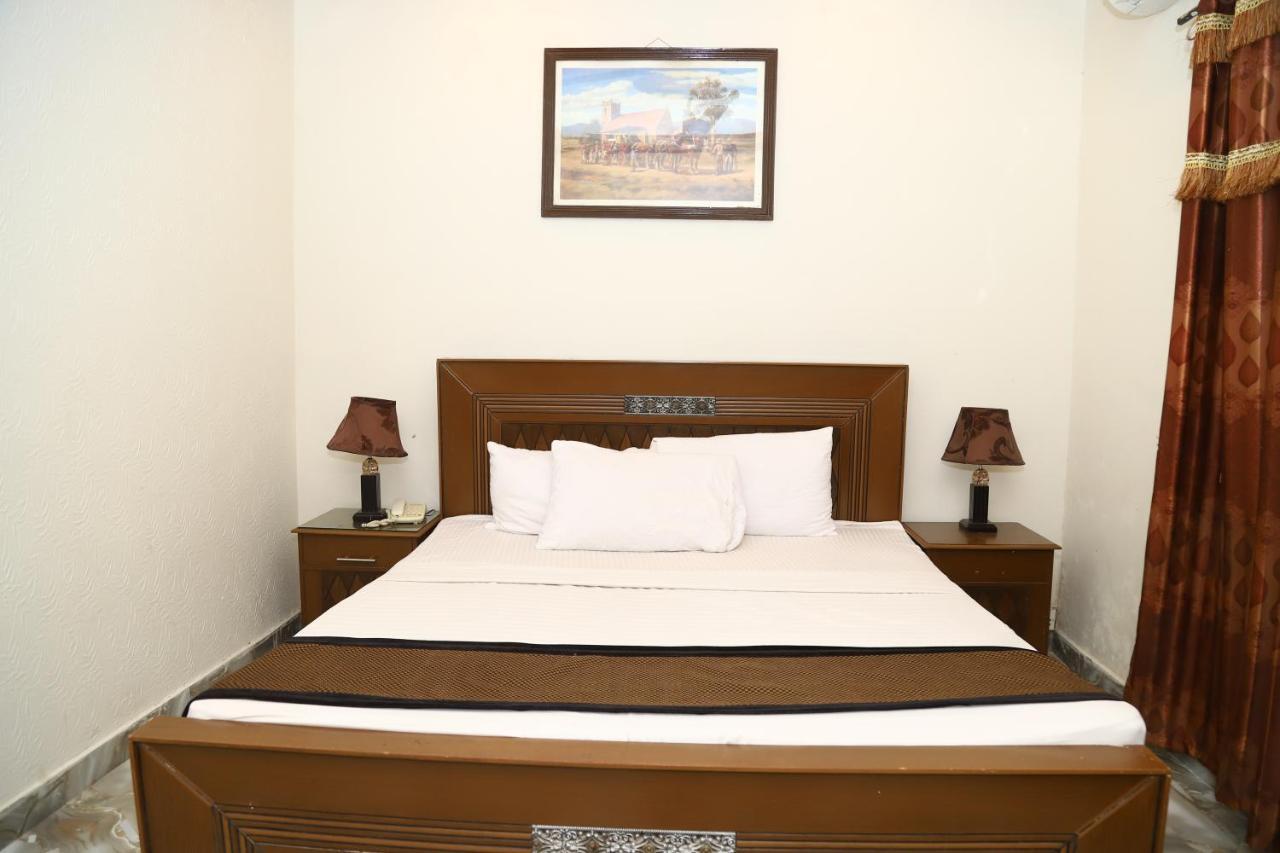 Hotel Green Fort Gulberg ลาฮอร์ ภายนอก รูปภาพ