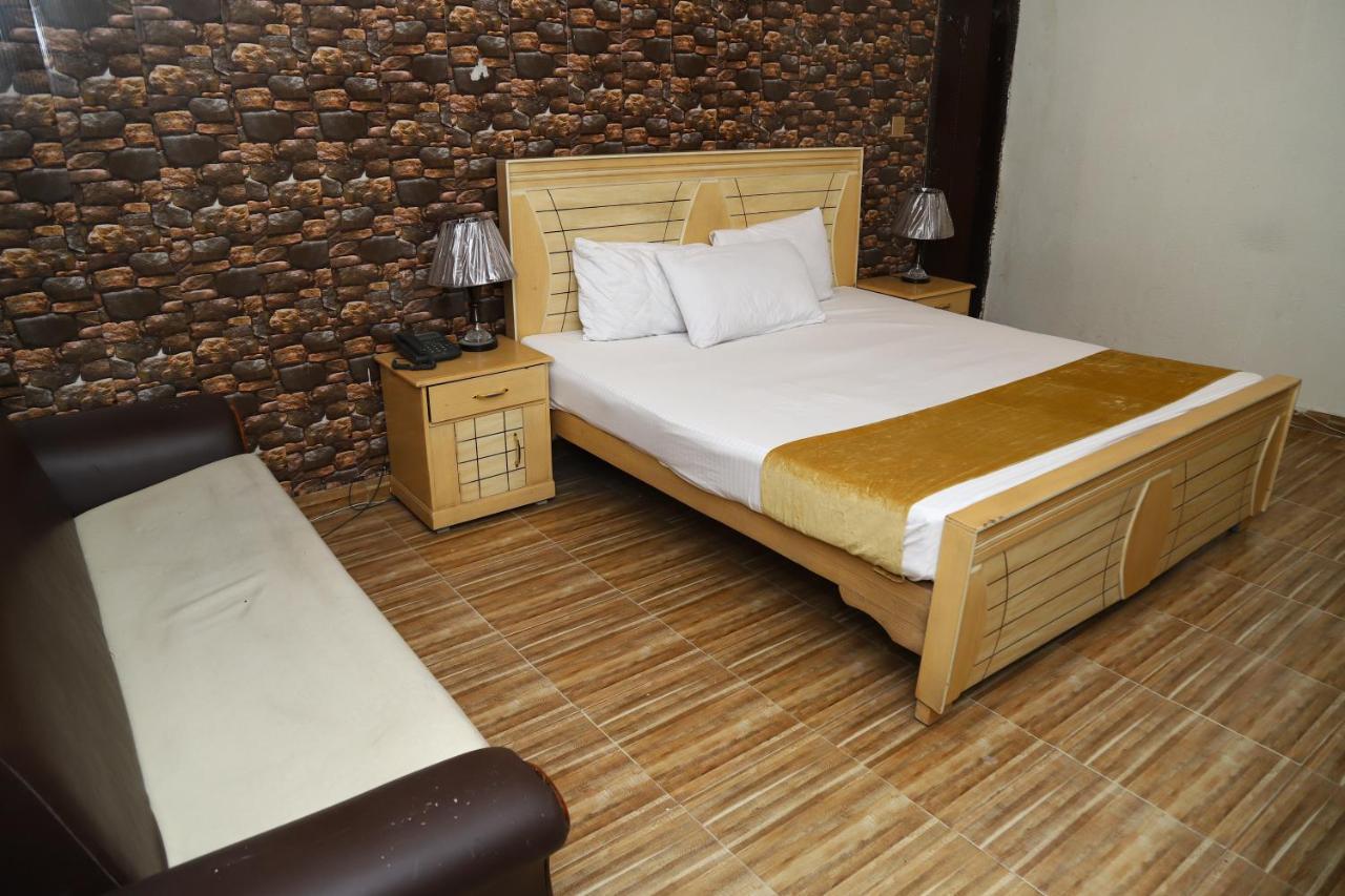 Hotel Green Fort Gulberg ลาฮอร์ ภายนอก รูปภาพ