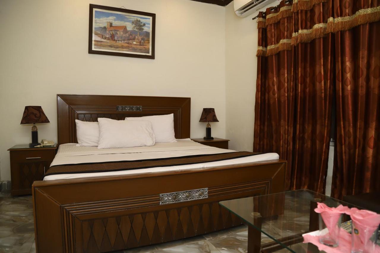 Hotel Green Fort Gulberg ลาฮอร์ ภายนอก รูปภาพ