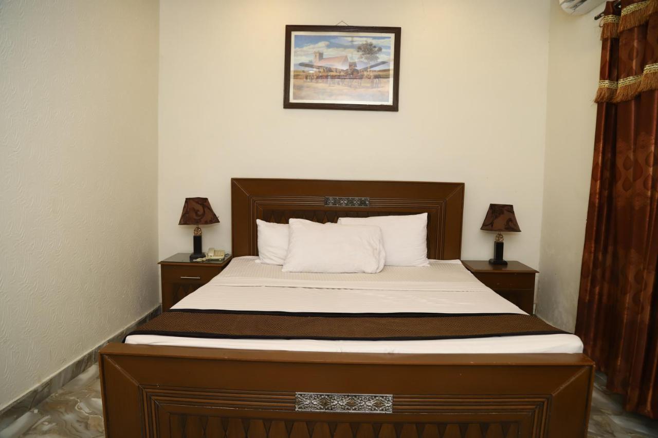 Hotel Green Fort Gulberg ลาฮอร์ ภายนอก รูปภาพ