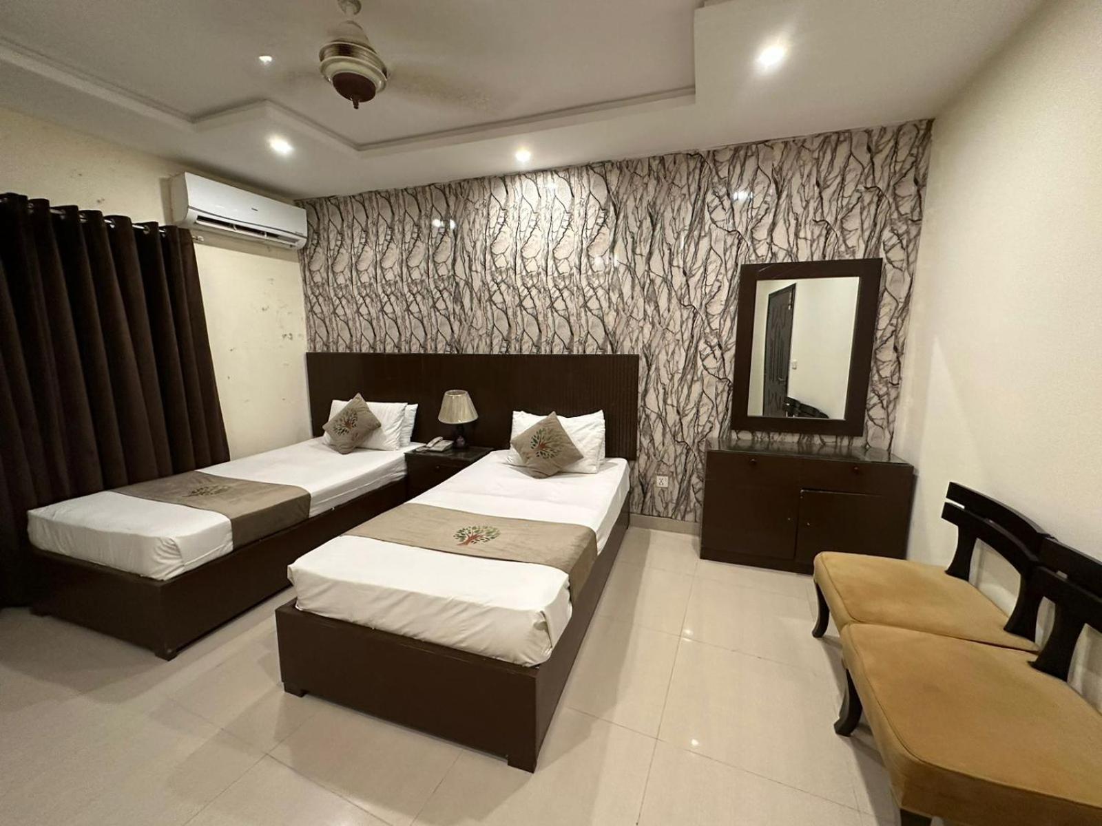 Hotel Green Fort Gulberg ลาฮอร์ ภายนอก รูปภาพ