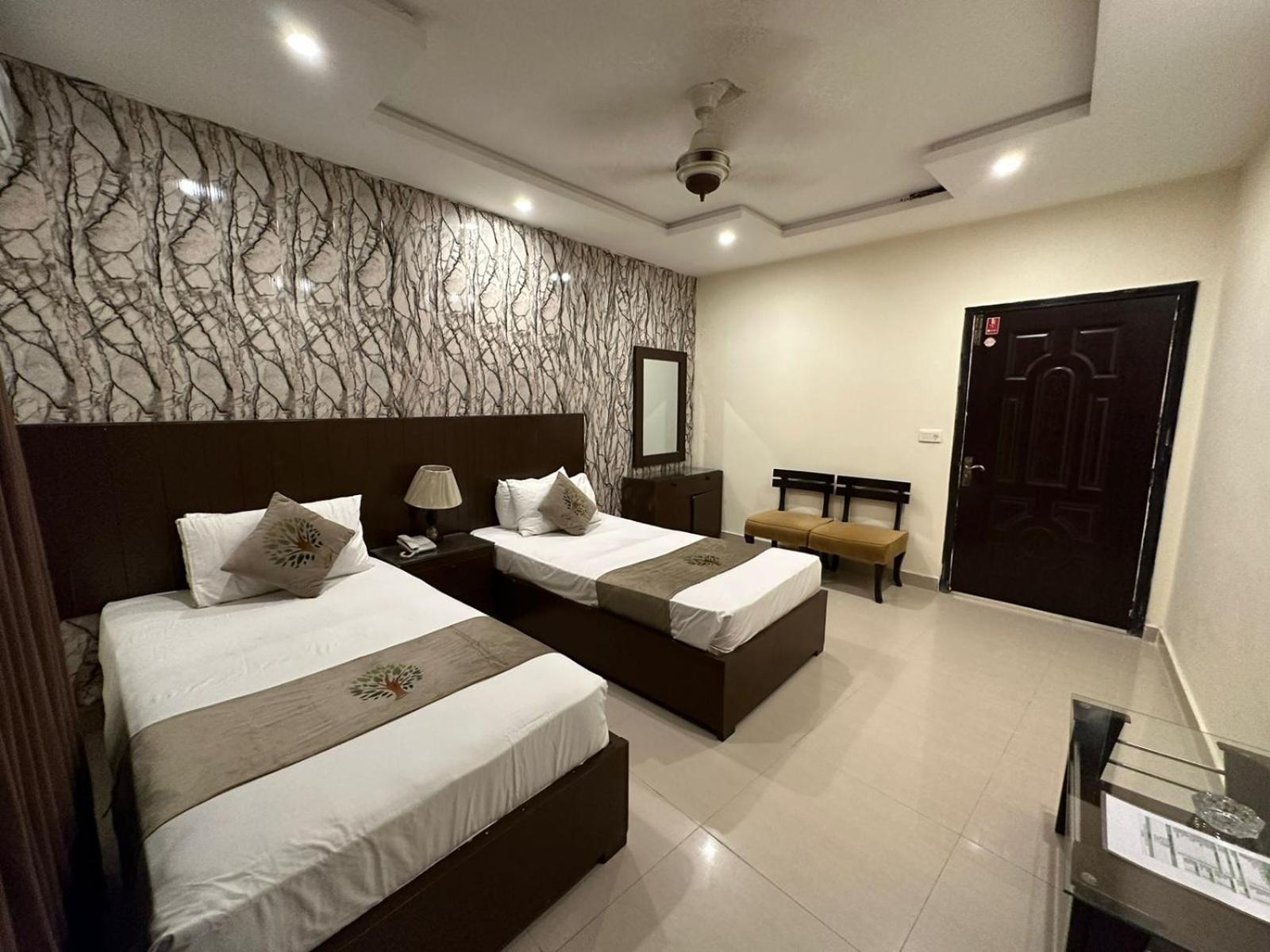 Hotel Green Fort Gulberg ลาฮอร์ ภายนอก รูปภาพ