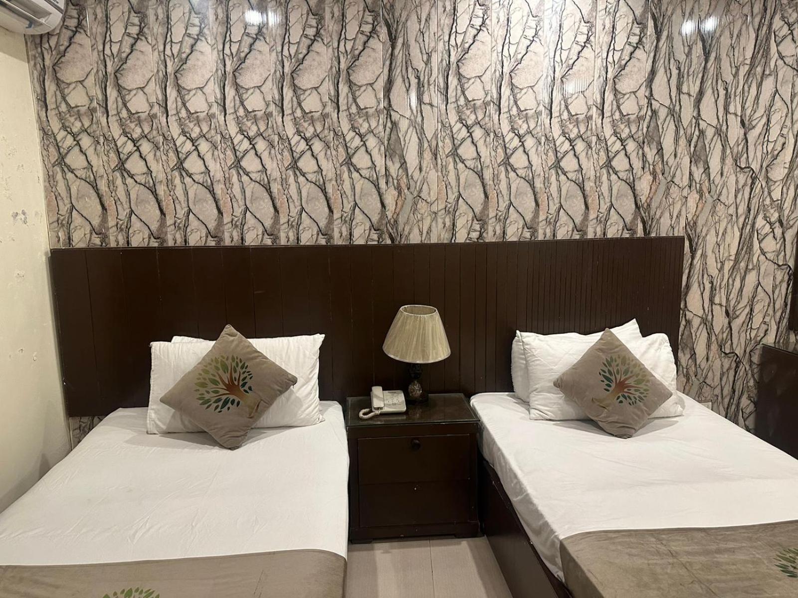 Hotel Green Fort Gulberg ลาฮอร์ ภายนอก รูปภาพ