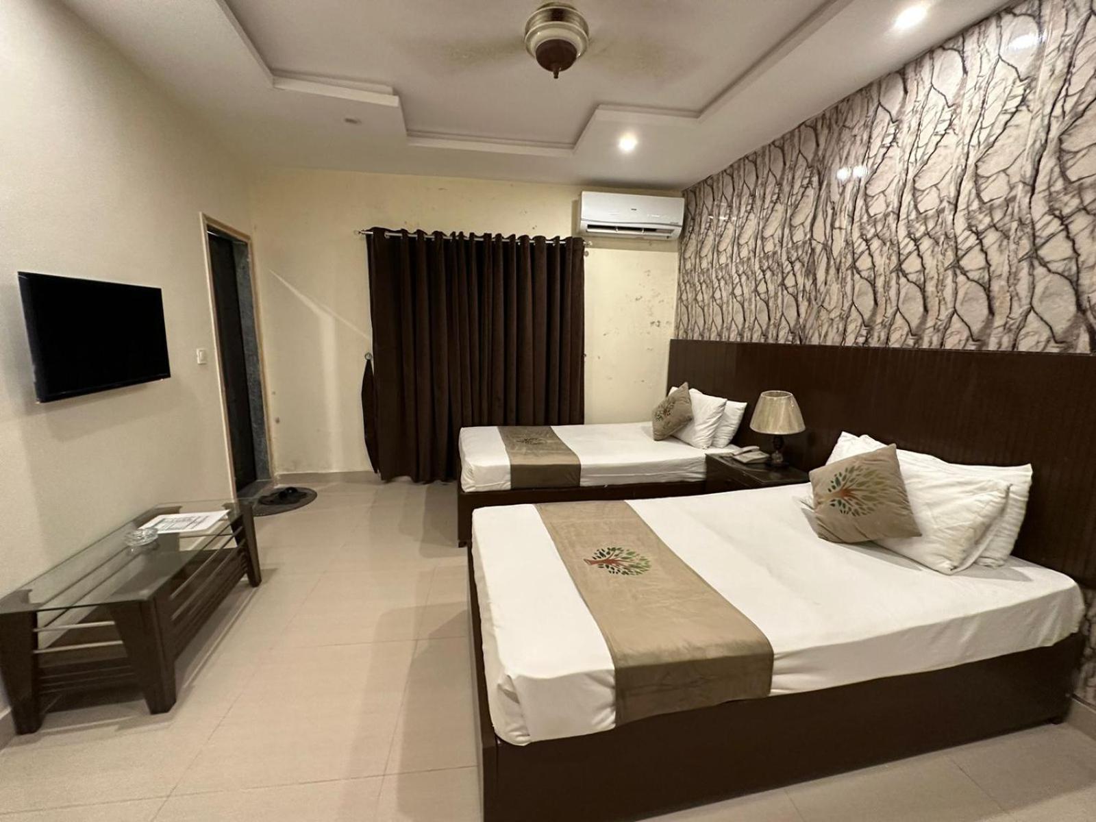 Hotel Green Fort Gulberg ลาฮอร์ ภายนอก รูปภาพ