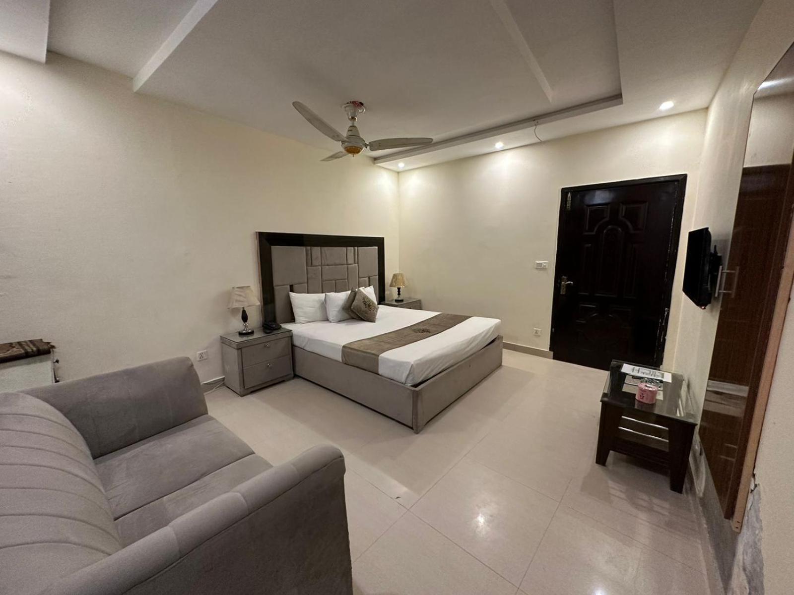 Hotel Green Fort Gulberg ลาฮอร์ ภายนอก รูปภาพ