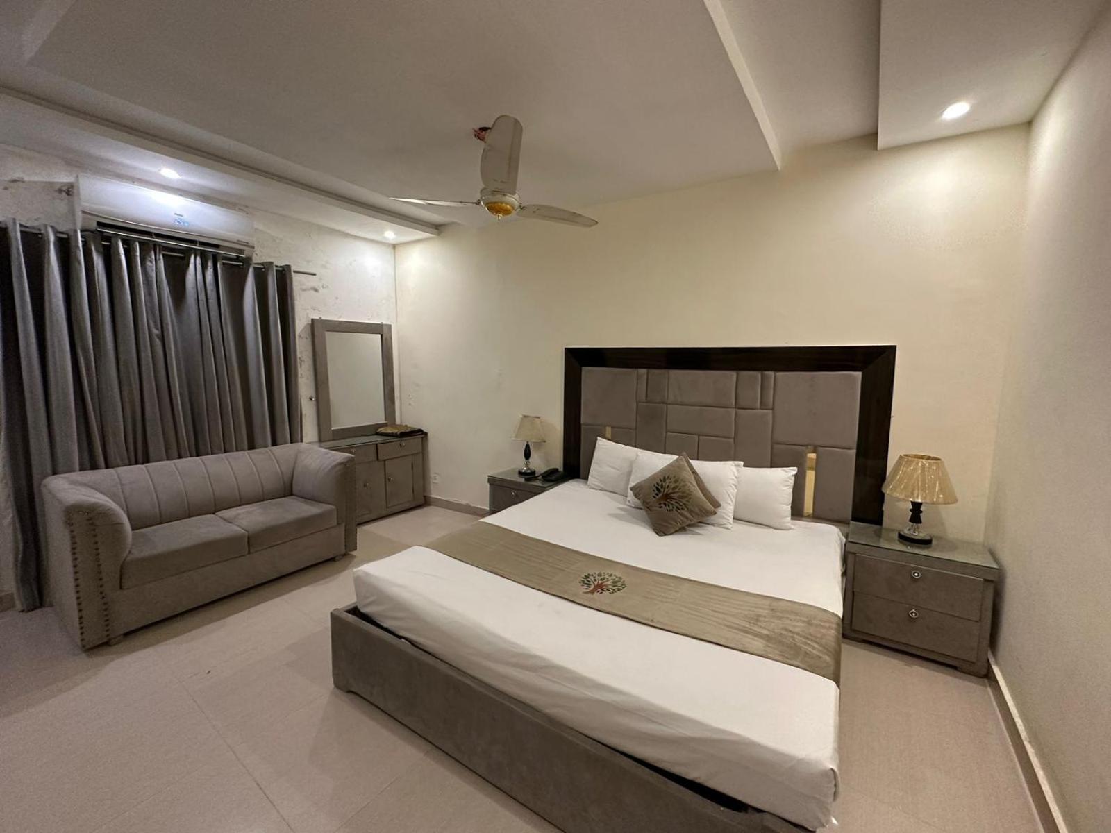 Hotel Green Fort Gulberg ลาฮอร์ ภายนอก รูปภาพ