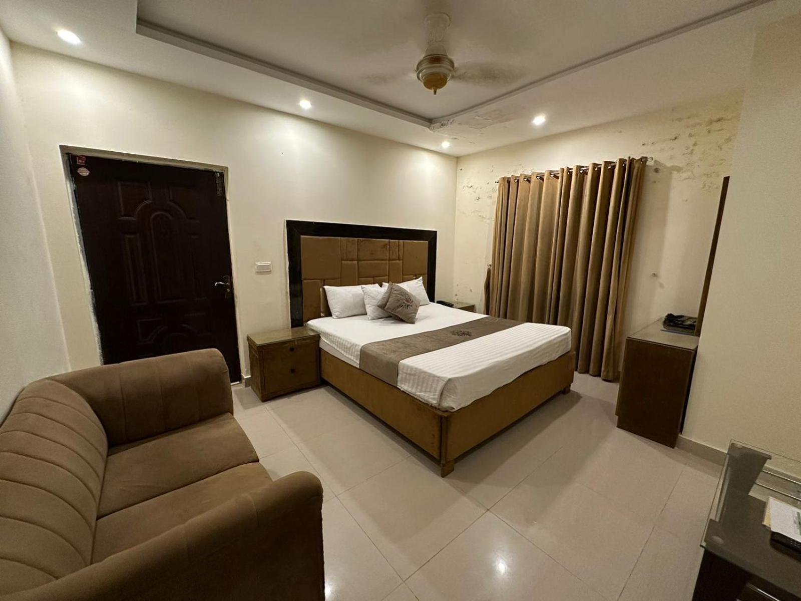 Hotel Green Fort Gulberg ลาฮอร์ ภายนอก รูปภาพ