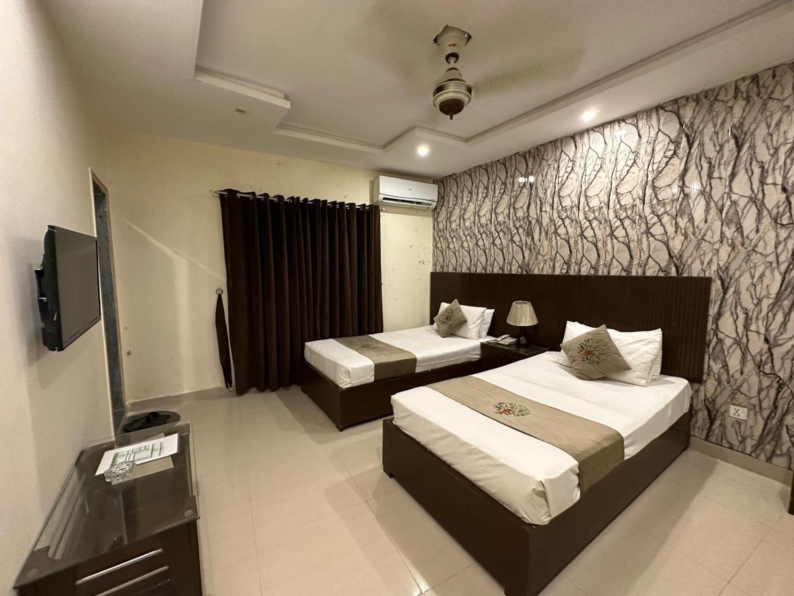 Hotel Green Fort Gulberg ลาฮอร์ ภายนอก รูปภาพ