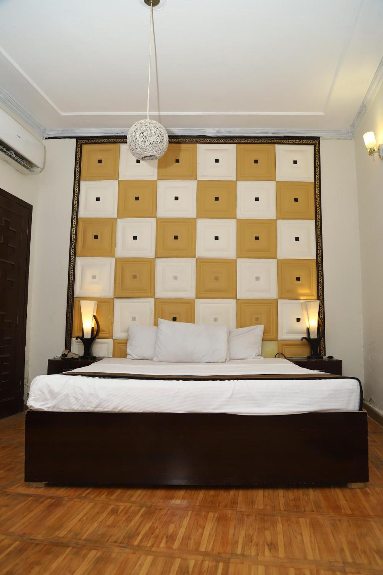 Hotel Green Fort Gulberg ลาฮอร์ ภายนอก รูปภาพ