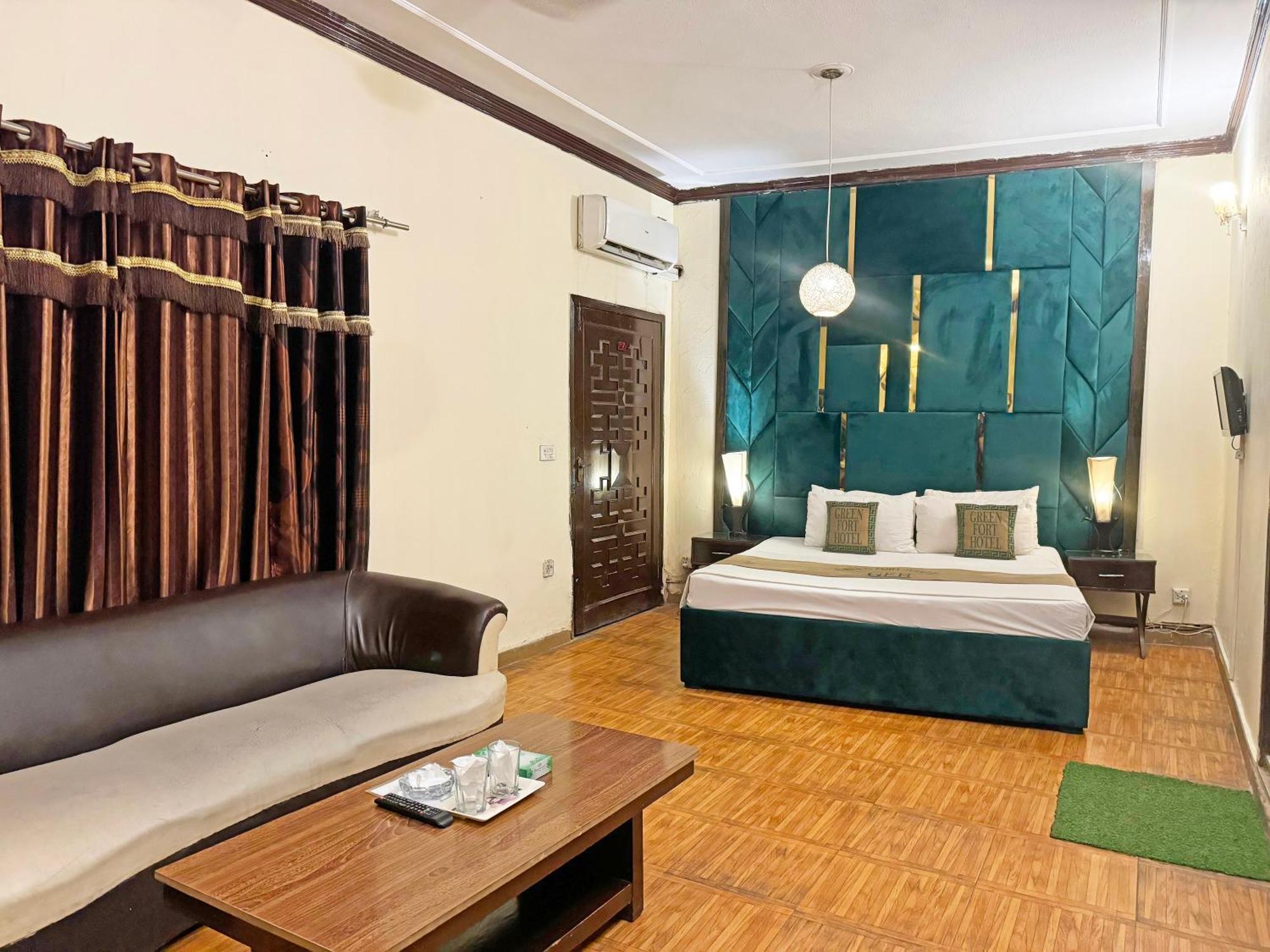 Hotel Green Fort Gulberg ลาฮอร์ ภายนอก รูปภาพ