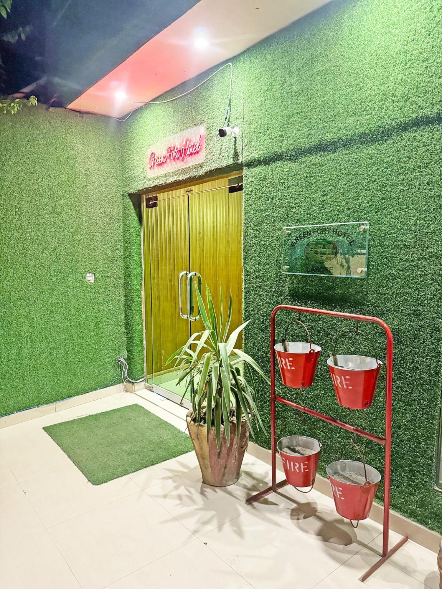Hotel Green Fort Gulberg ลาฮอร์ ภายนอก รูปภาพ