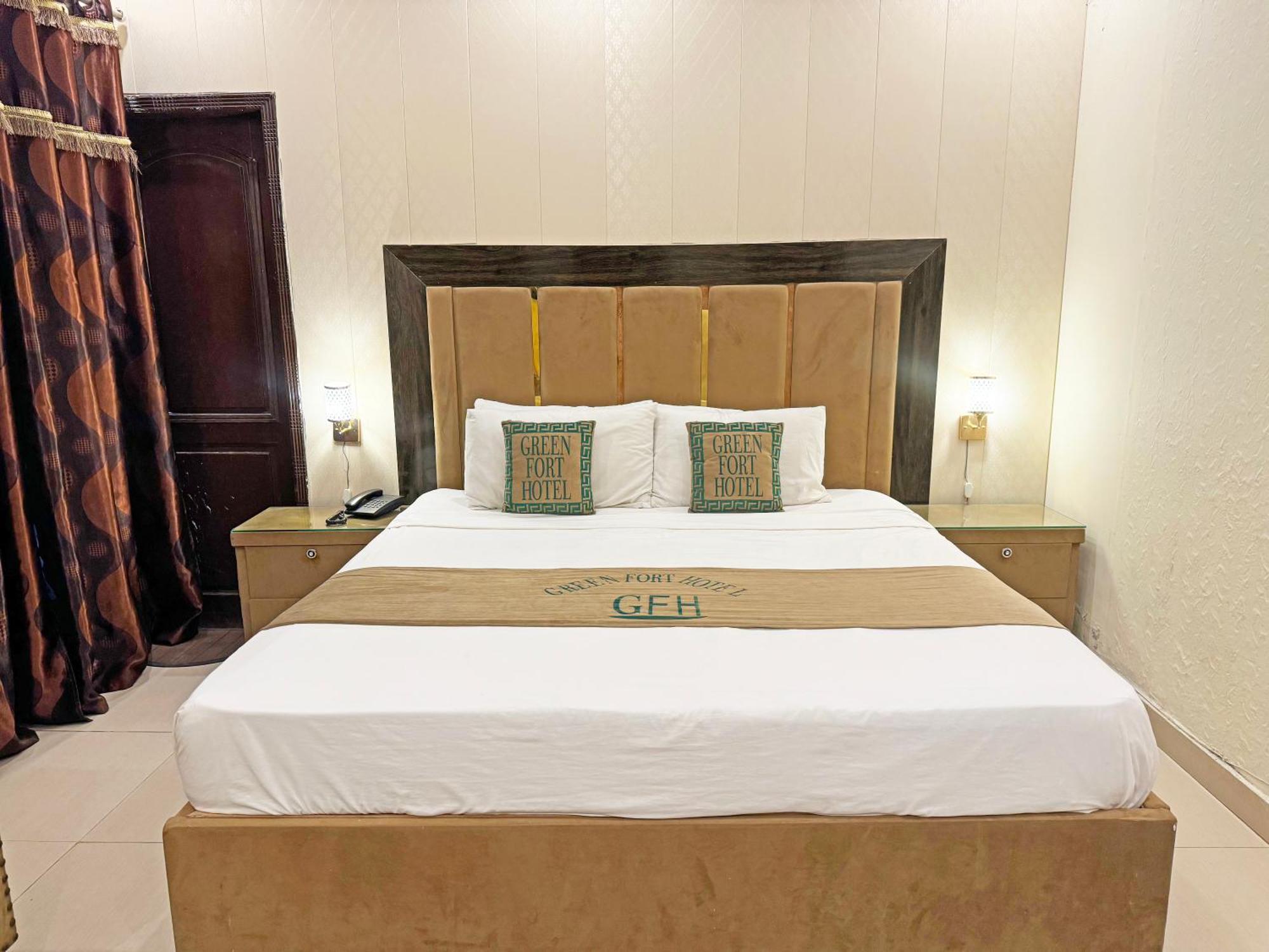 Hotel Green Fort Gulberg ลาฮอร์ ภายนอก รูปภาพ
