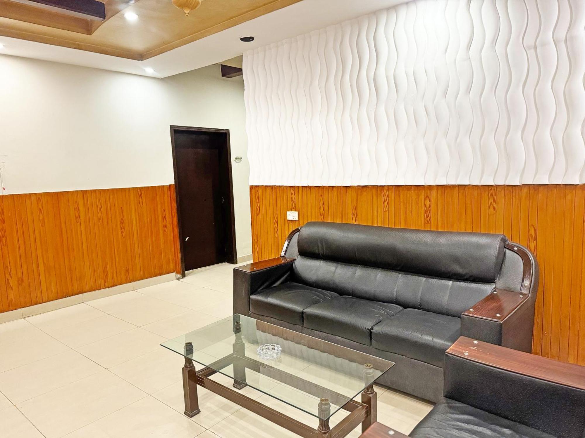 Hotel Green Fort Gulberg ลาฮอร์ ภายนอก รูปภาพ