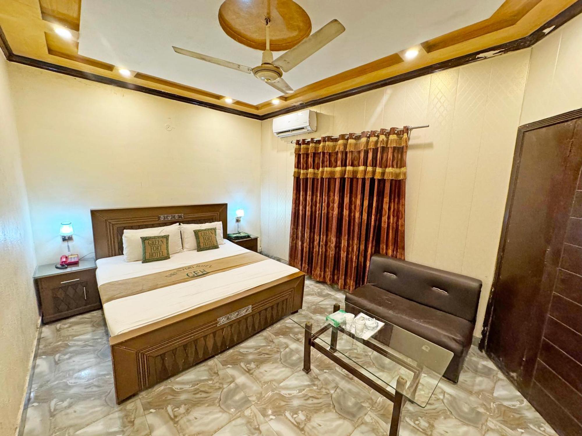 Hotel Green Fort Gulberg ลาฮอร์ ภายนอก รูปภาพ