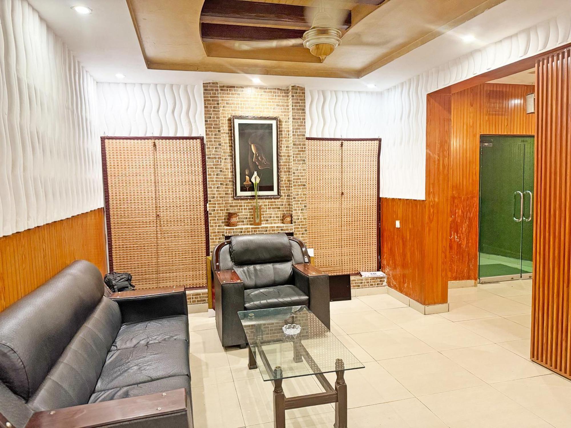 Hotel Green Fort Gulberg ลาฮอร์ ภายนอก รูปภาพ