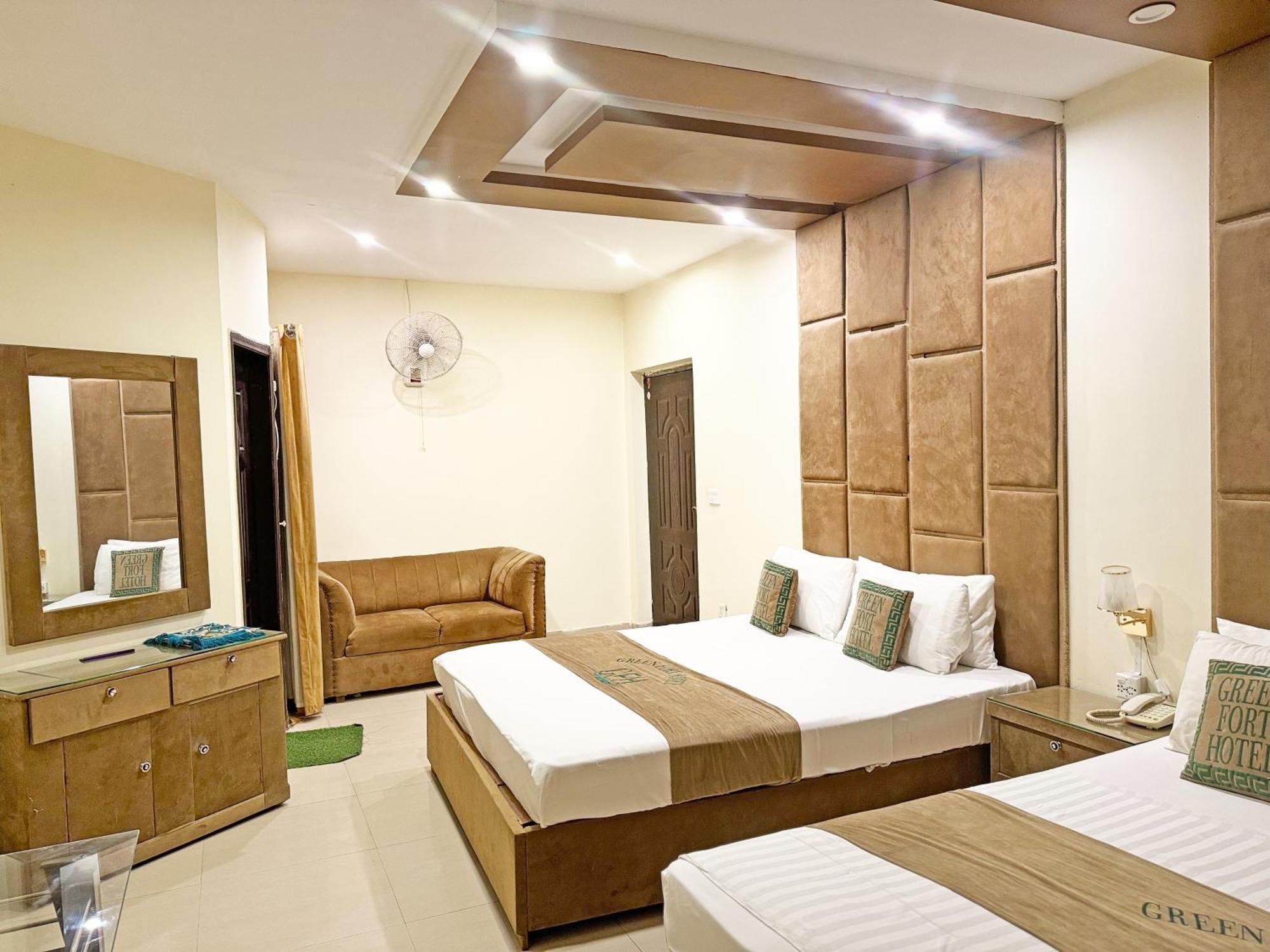Hotel Green Fort Gulberg ลาฮอร์ ภายนอก รูปภาพ