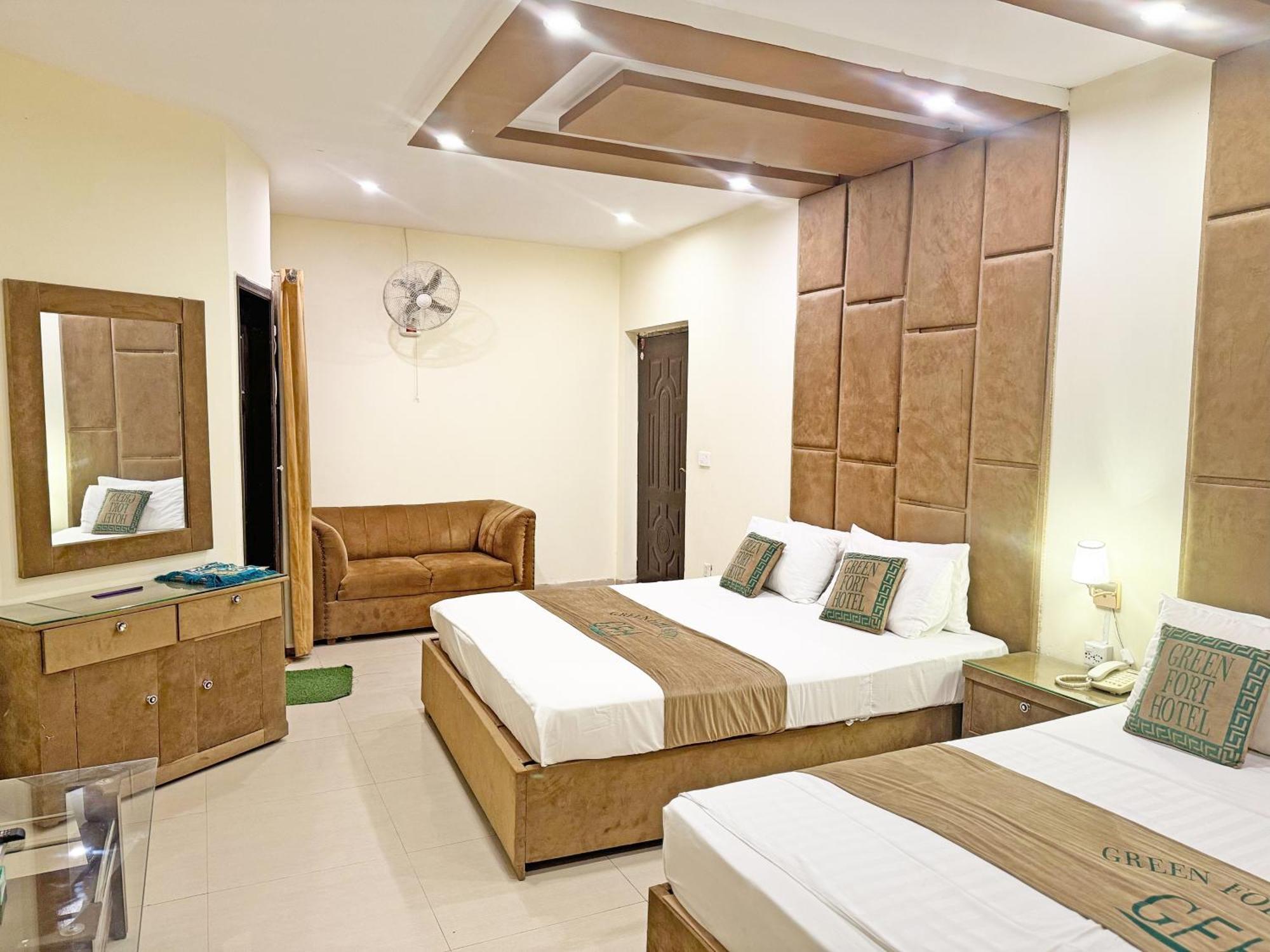 Hotel Green Fort Gulberg ลาฮอร์ ภายนอก รูปภาพ