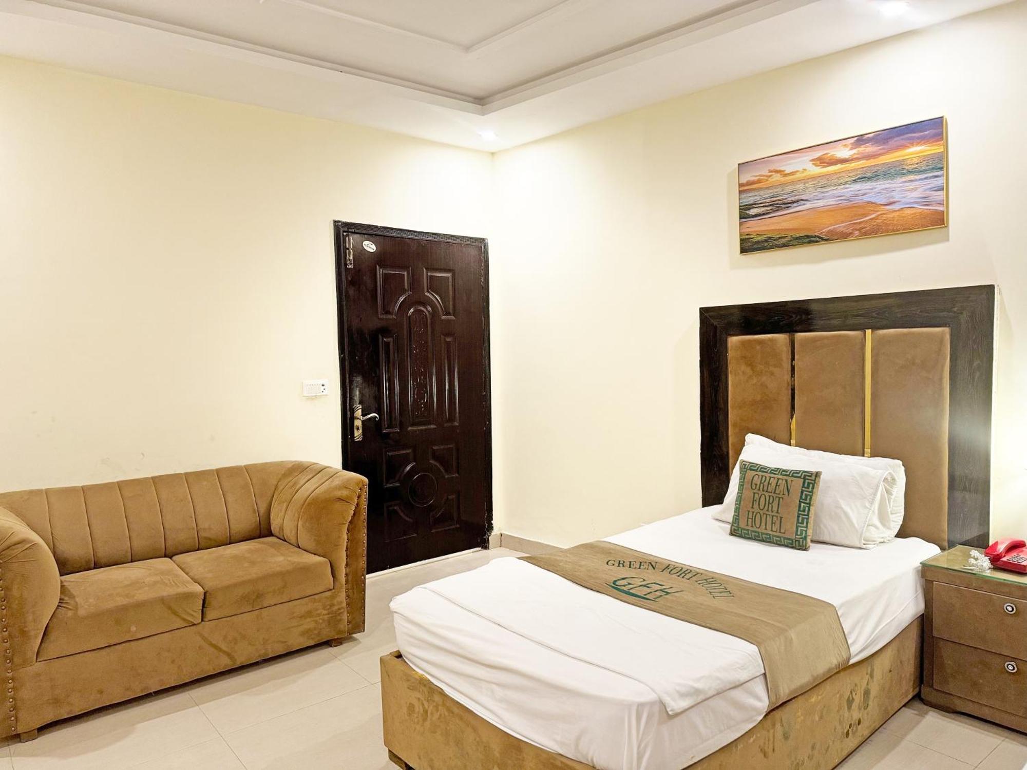 Hotel Green Fort Gulberg ลาฮอร์ ภายนอก รูปภาพ