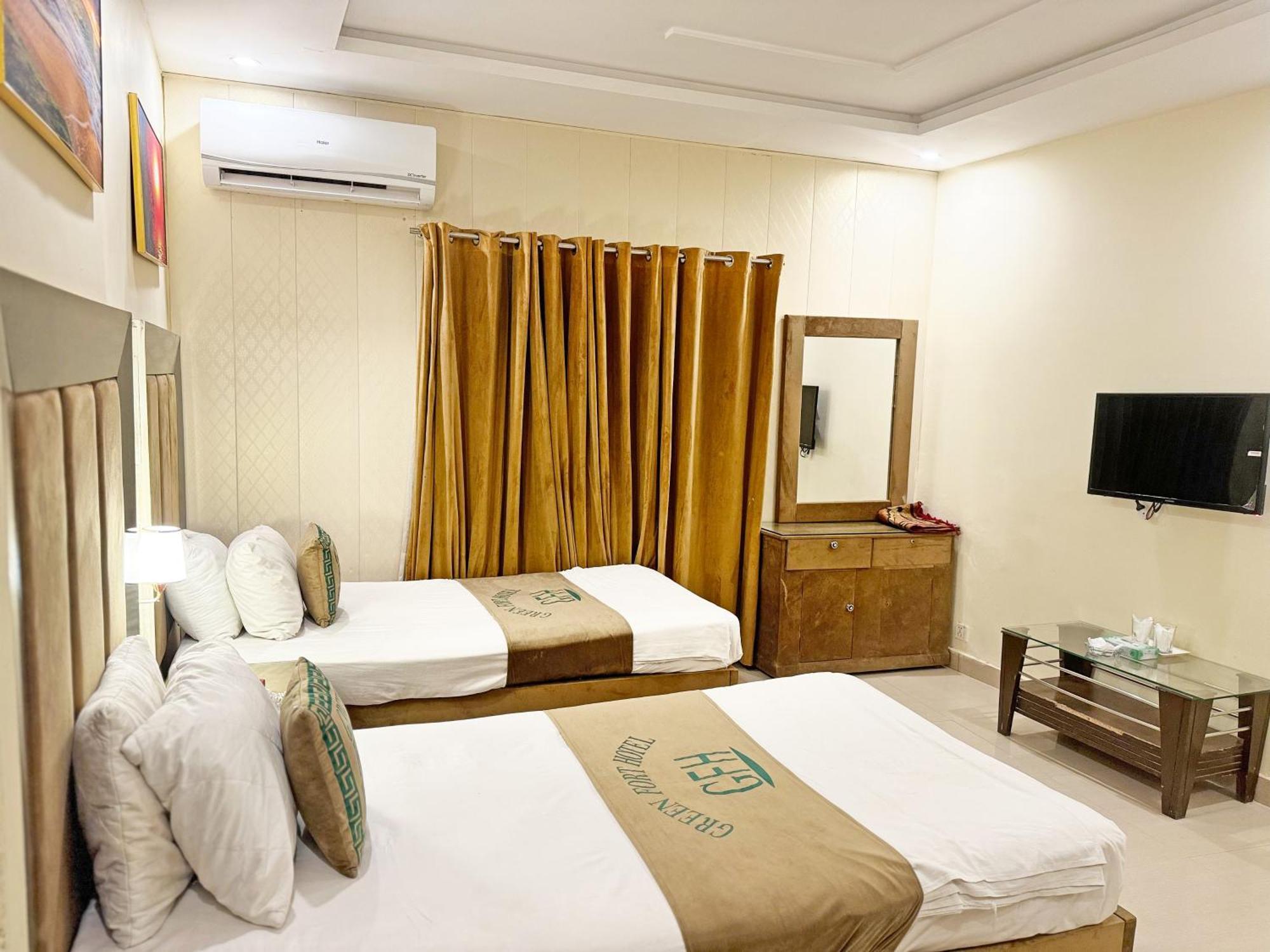 Hotel Green Fort Gulberg ลาฮอร์ ภายนอก รูปภาพ
