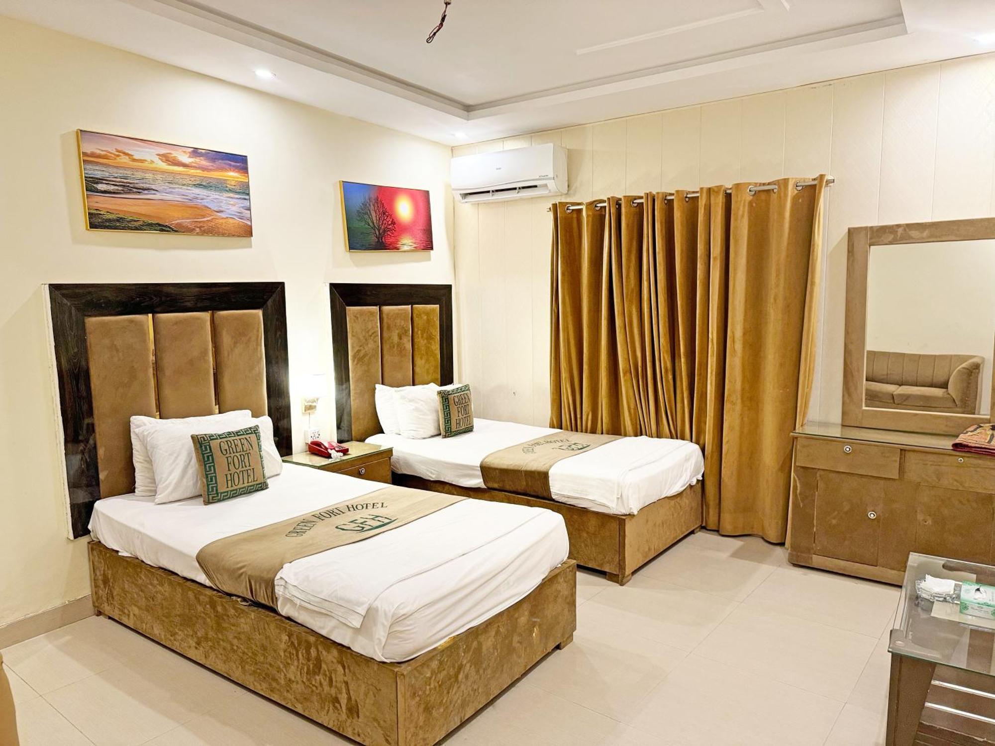 Hotel Green Fort Gulberg ลาฮอร์ ภายนอก รูปภาพ