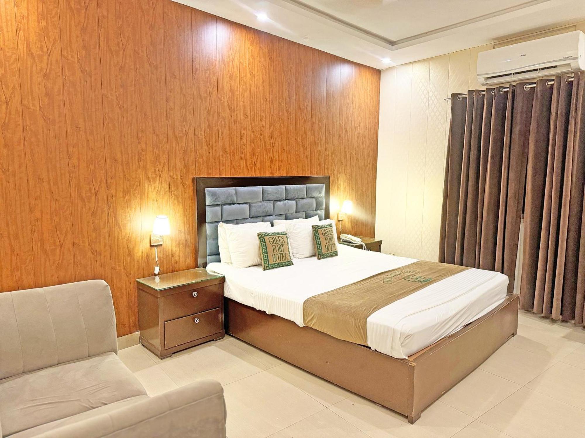 Hotel Green Fort Gulberg ลาฮอร์ ภายนอก รูปภาพ