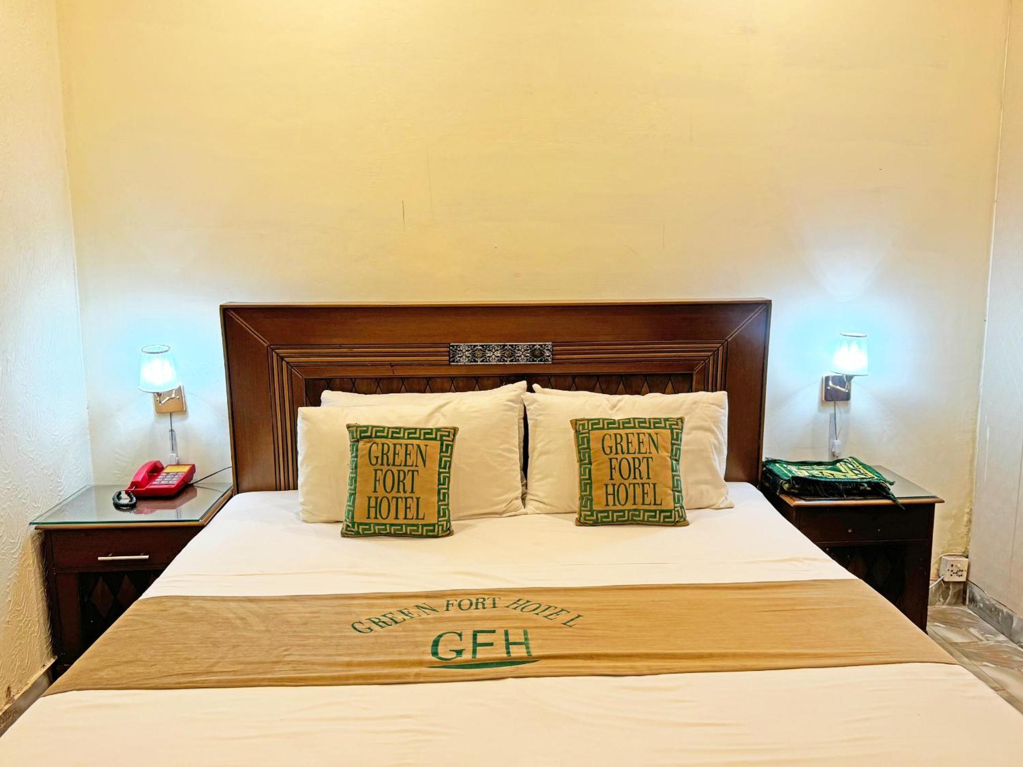 Hotel Green Fort Gulberg ลาฮอร์ ภายนอก รูปภาพ