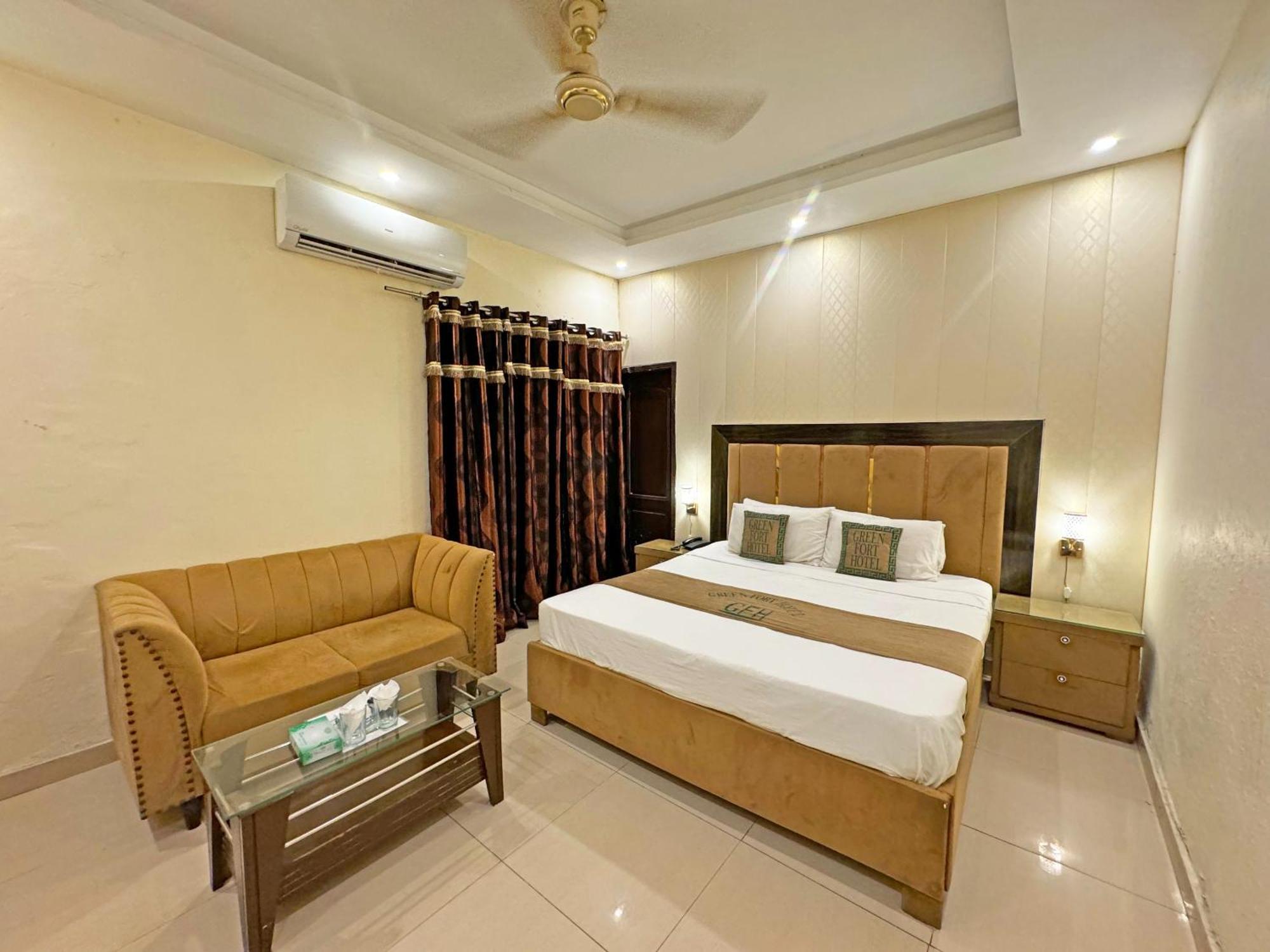 Hotel Green Fort Gulberg ลาฮอร์ ภายนอก รูปภาพ